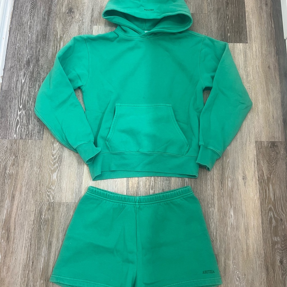 LIKE NEW ARITZIA SWEATFLEECE HOODIE & SHORT SET